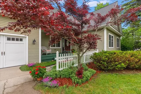 3162 Greenfield Dr, Petoskey, MI 49770