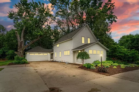 1632 W Lakewood Blvd, Holland, MI 49424