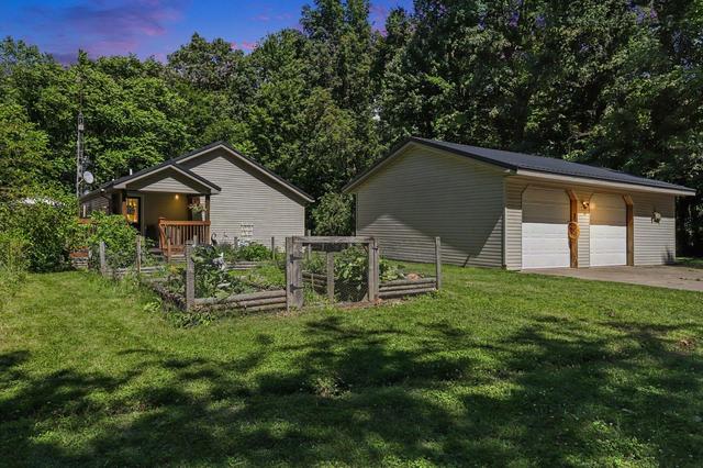 67526 Thunderbird Dr, Sturgis, MI 49091