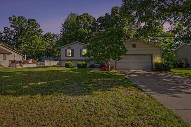 102 Eugene Ave, Norton Shores, MI 49441