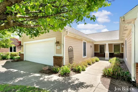 2940 Grand Isle Dr NE #9, Belmont, MI 49306