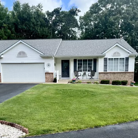 1915 Jack Pine Ct, Dorr, MI 49323