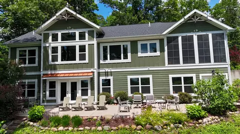 10999 Old Oak Dr, Greenville, MI 48838