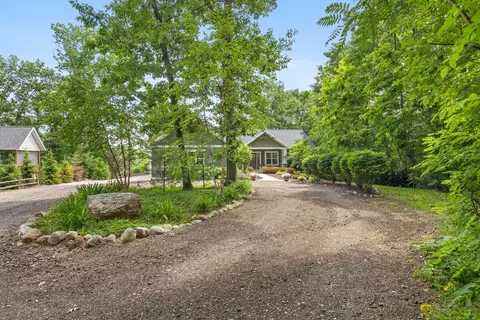 10999 Old Oak Dr, Greenville, MI 48838