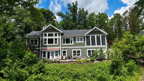 10999 Old Oak Dr, Greenville, MI 48838