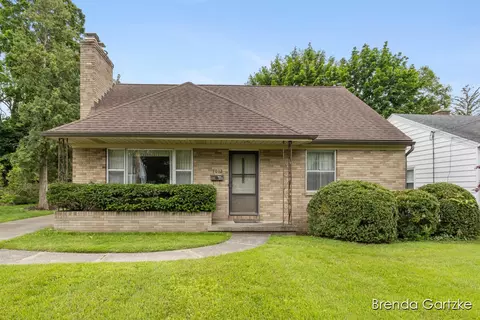 1012 Northlawn St NE, Grand Rapids, MI 49505