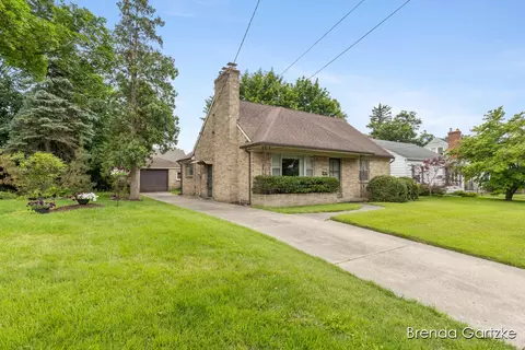 1012 Northlawn St NE, Grand Rapids, MI 49505
