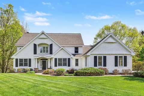 1670 Flowers Crossing Dr NE, Grand Rapids, MI 49525