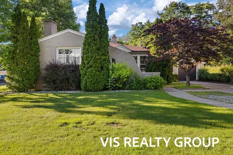 303 E Savidge St, Spring Lake, MI 49456