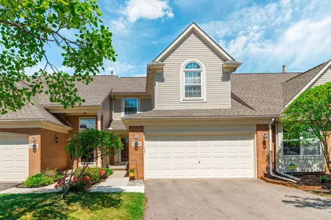 5488 Elmhurst Dr #21, Trenton, MI 48183