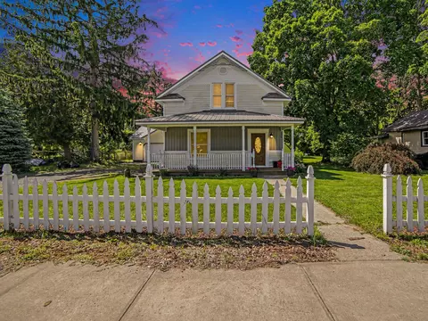 206 E Broadway St, Scottville, MI 49454
