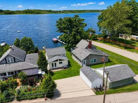 51520 Fish Lake Dr, Marcellus, MI 49067