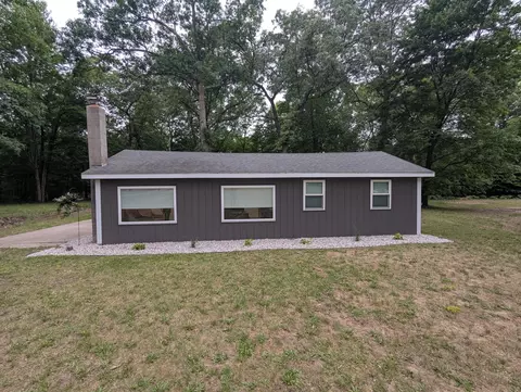 149 N Alpine Dr, Fountain, MI 49410