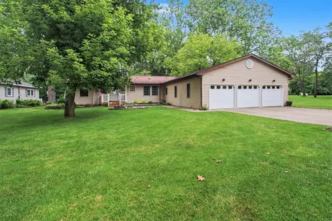 46896 Meadow Ln, Decatur, MI 49045