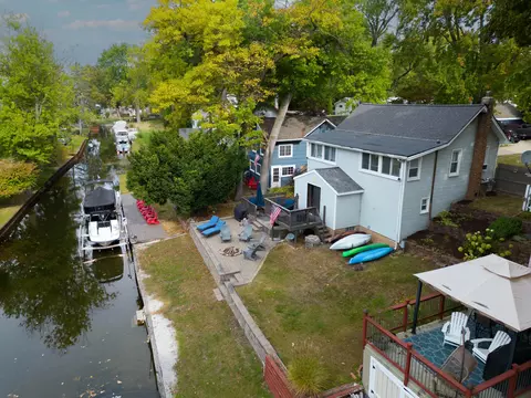 9487 Huron St, Pinckney, MI 48169