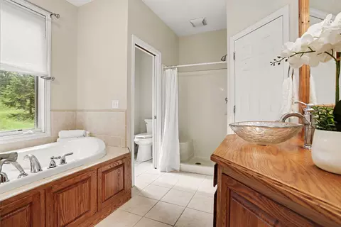 Bath - 4356 E Ave, Kalamazoo, MI 49004 photo 2 of 4