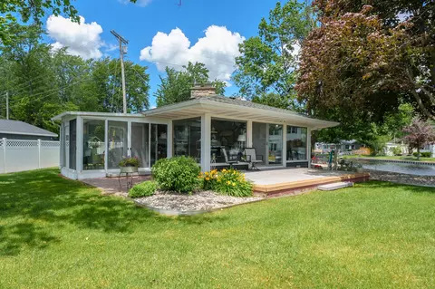 2282 Parker Dr, Wayland, MI 49348