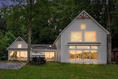 50756 Garrett Rd, Dowagiac, MI 49047