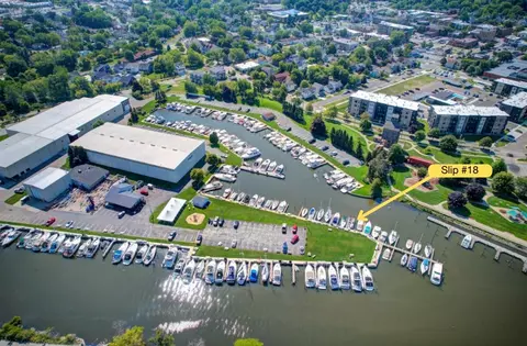 18 Wharfside #18, Grand Haven, MI 49417