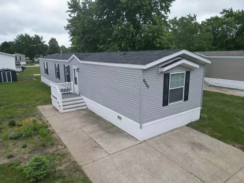 9020 4 Winds Ln W, West Olive, MI 49460