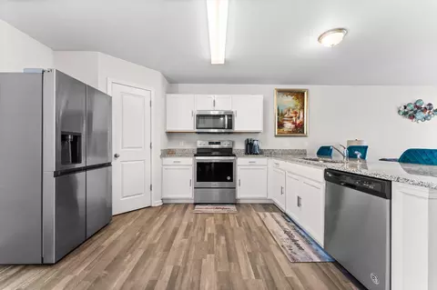 Kitchen - 16901 Aberdeen Dr, Romulus, MI 48174 photo 3 of 4