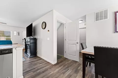 Entry Way - 16901 Aberdeen Dr, Romulus, MI 48174 photo 4 of 7