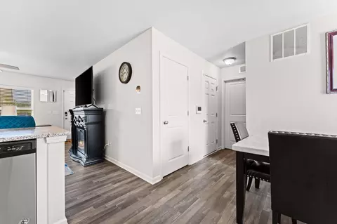 Entry Way - 16901 Aberdeen Dr, Romulus, MI 48174 photo 3 of 7