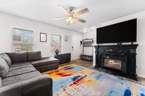 Living - 16901 Aberdeen Dr, Romulus, MI 48174 photo 3 of 4