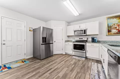 Kitchen - 16901 Aberdeen Dr, Romulus, MI 48174 photo 2 of 4
