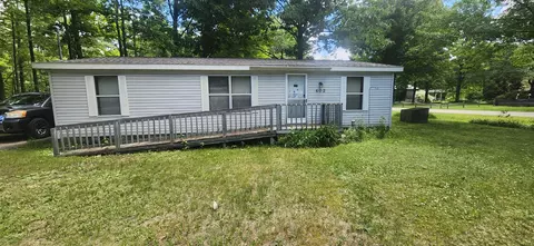 402 Northway Dr, Houghton Lake, MI 48629