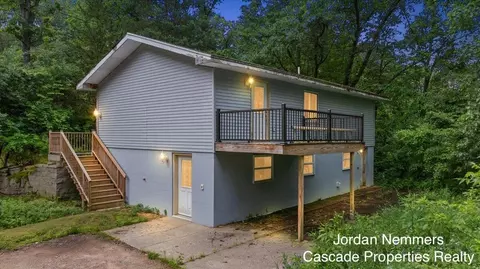 8945 Vergennes St SE, Ada, MI 49301