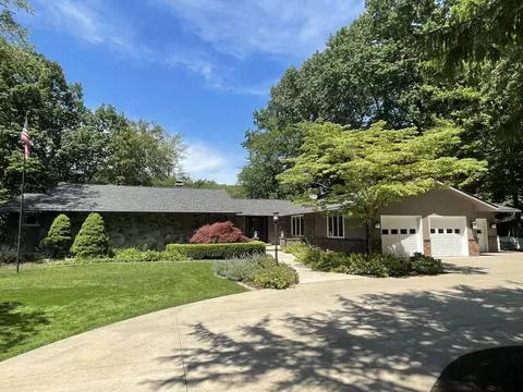 6697 Warren Woods Rd, Three Oaks, MI 49128