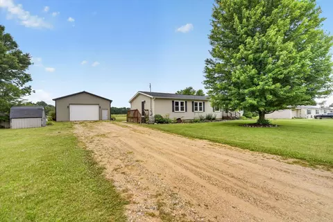 Exterior - 3663 S Lyons Rd, Lyons, MI 48851 photo 2 of 9