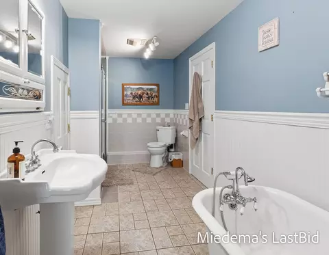 Bath - 12915 Cassidy Rd, Bellevue, MI 49021 photo 2 of 4