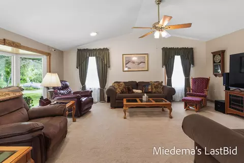 Living - 12915 Cassidy Rd, Bellevue, MI 49021 photo 3 of 5