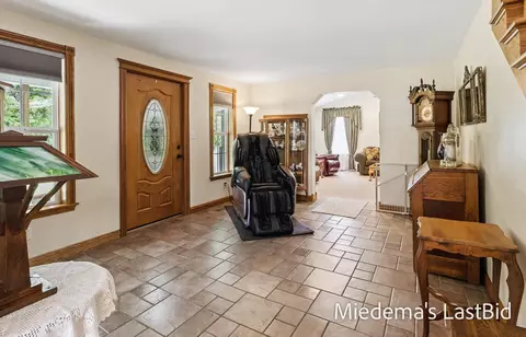 Entry Way - 12915 Cassidy Rd, Bellevue, MI 49021 photo 4 of 4