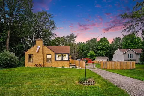 1229 Maplerow Ave NW, Grand Rapids, MI 49534