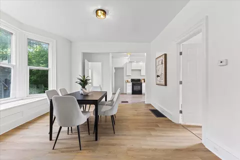 Dining - 204 Orange St, Jackson, MI 49202 photo 2 of 3