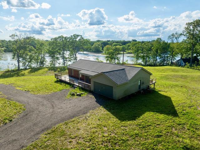 5245 Grass Lake Rd, White Lake, MI 48383