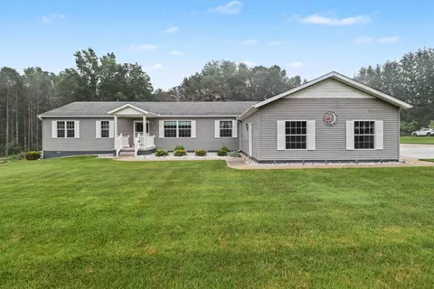 986 W Fox Farm Rd, Manistee, MI 49660