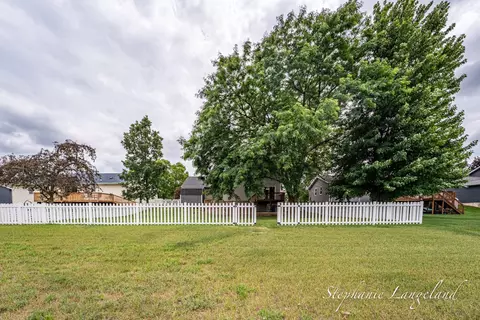 Exterior - 1511 Springbrook Dr, Jenison, MI 49428 photo 12 of 14