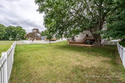Exterior - 1511 Springbrook Dr, Jenison, MI 49428 photo 7 of 14