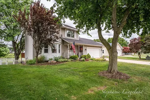 1511 Springbrook Dr, Jenison, MI 49428