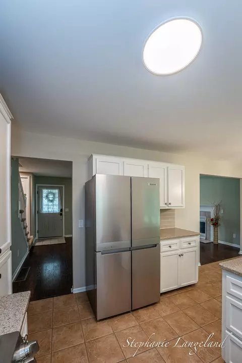 Kitchen - 1511 Springbrook Dr, Jenison, MI 49428 photo 6 of 6