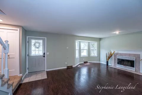 Living - 1511 Springbrook Dr, Jenison, MI 49428 photo 2 of 4