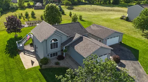 12211 Ives Meadow Ln NE, Cedar Springs, MI 49319