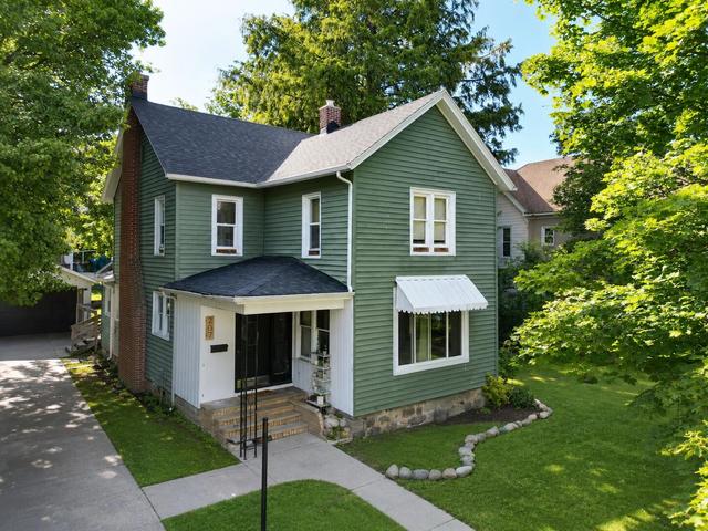207 S Barry St, Greenville, MI 48838