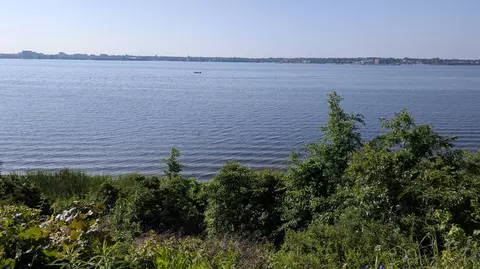 637 Ruddiman Dr, Muskegon, MI 49445