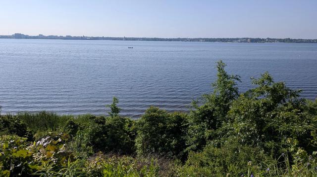 637 Ruddiman Dr, Muskegon, MI 49445