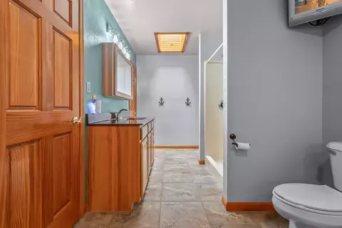 Bath - 11971 Bradley Dr, Jerome, MI 49249 photo 2 of 6
